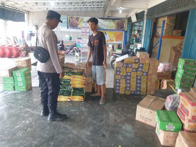 Kapolsek Pulau Burung AKP Azwar Alwi Pimpin Monitoring Panic Buying dan Pengawasan Penimbunan Bahan Pokok