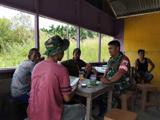Babinsa Sungai Intan Gelar Penyuluhan Tolak Narkoba bagi Generasi Muda Desa