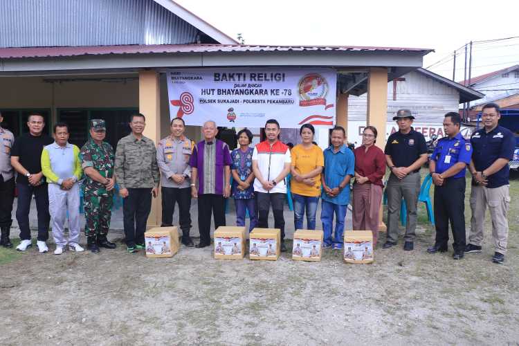 Pemko dan Polresta Bersih-bersih Masjid di Pekanbaru