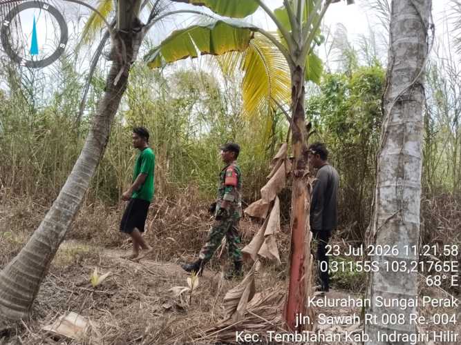 Wujudkan Wilayah Kondusif, Serka Jondri Gelar Patroli dan Sosialisasi Tapal Batas di Sungai Perak