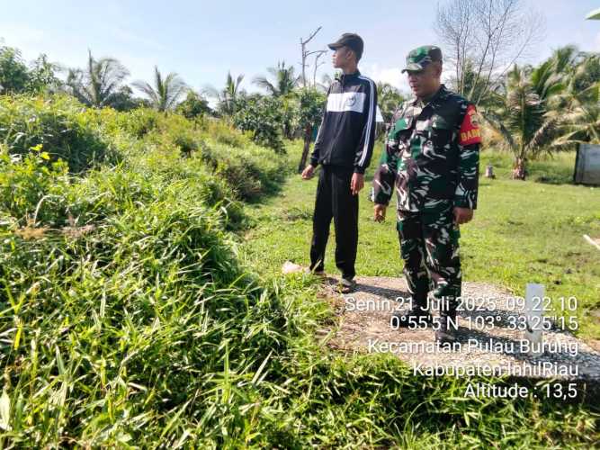 Babinsa Koramil 11/Pulau Burung  Berperan Aktif dalam Penanganan Karhutla Terpadu