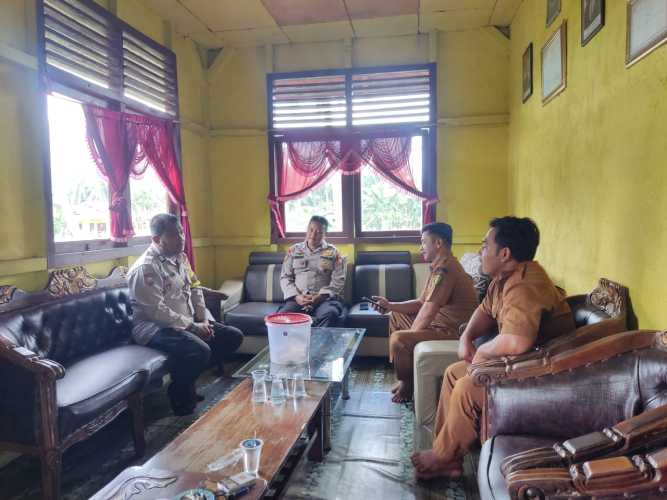 Implementasikan Polri Presisi, Bhabinkamtibmas Polsek Pelangiran Pererat Kerja Sama dengan Pemerintah Desa Catur Karya