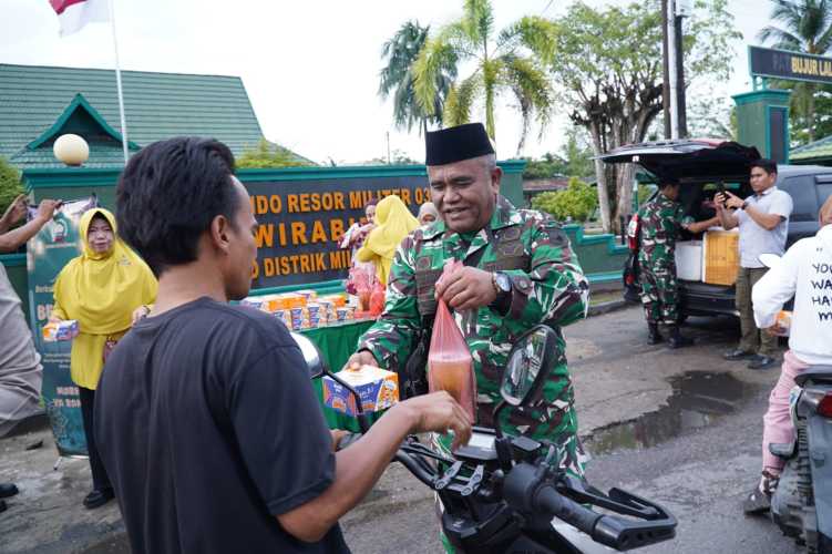 Semarak Ramadhan, Kodim 0314/Inhil Kembali Berbagi Takjil
