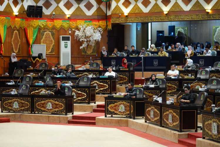 Jawab Fraksi DPRD, Pemprov Riau Fokus Tingkatkan PAD dan Efektivitas Belanja