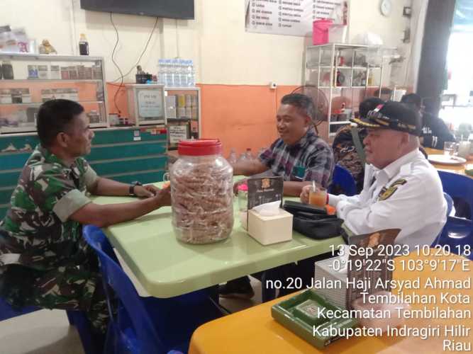 Danpos Kecamatan Ajak Kabid DLHK Meriahkan Pertandingan HUT TNI