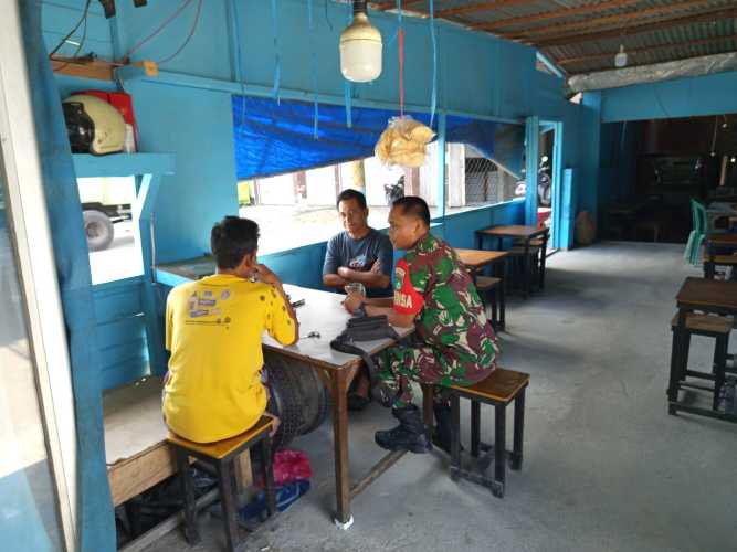 Babinsa Tembilahan Hulu melalui komduk menciptakan lingkungan yang sehat