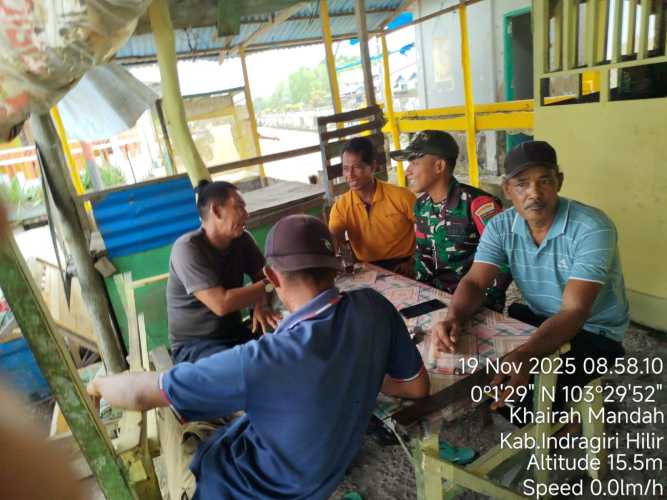 Babinsa Mandah menyampaikan berbagai informasi penting kepada warga binaan,