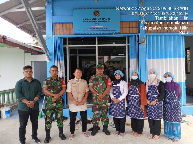 Babinsa Sertu Anton Pantau Kesiapan Dapur Makan Bergizi di Tembilahan Hilir