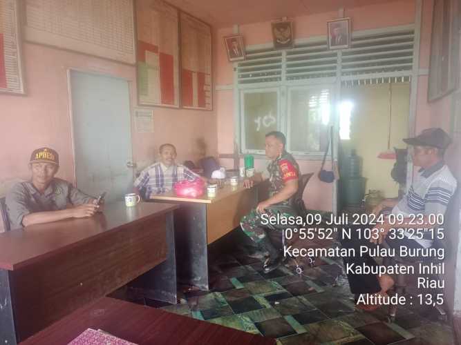 Sertu Siswanto Meninjau Berjalannya Pelayanan Pemerintahan