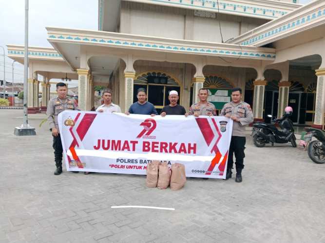 Jum'at Berkah, Polres Batu Bara Salurkan Sembako Untuk Nazir Mesjid Dan Kaum Dhuafa DiDesa Air Hitam