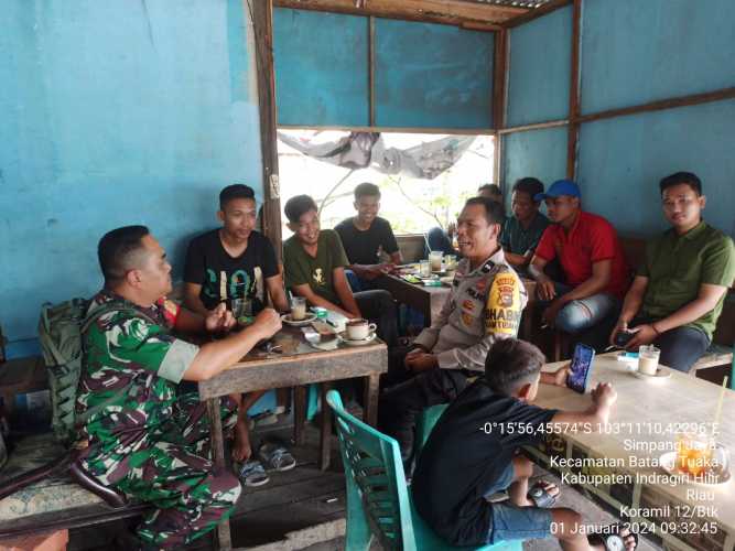 Diawal Tahun, Babinsa Tingkatkan Puanter dalam Menjaga Keamanan dan Kebersihan Desa