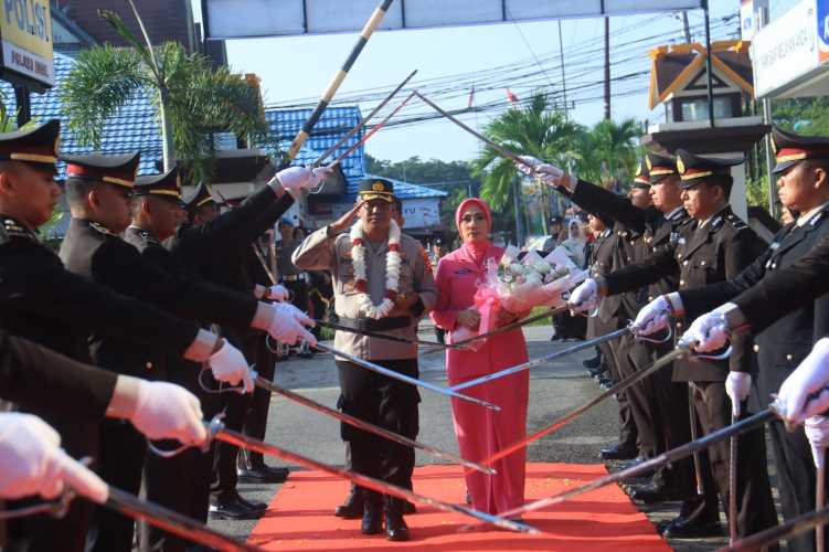 Welcome and Farewell Parade, AKBP Donny Eko Listianto Resmi Sambut Tongkat Komando Polres Indragiri Hilir