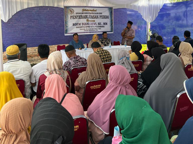 Anggota DPRD Kota Pekanbaru Roem Diani Dewi SE MM  Sosper Bantuan Hukum Bagi Masyarakat Kecamatan Lima Puluh
