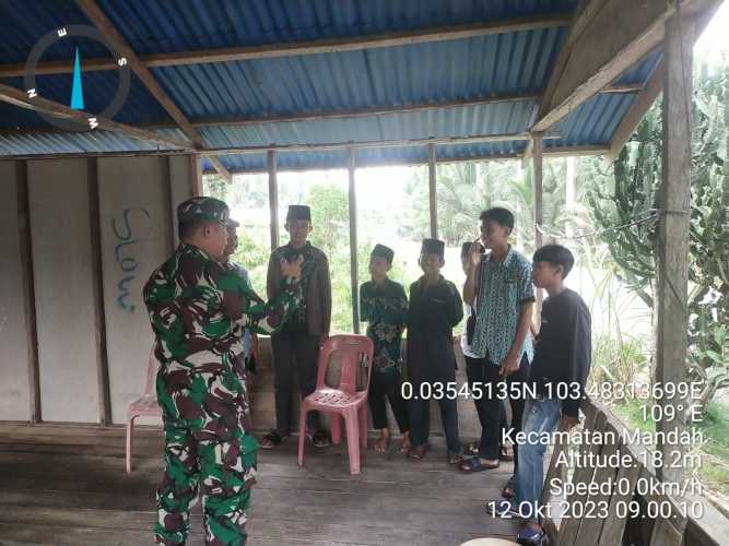 Babinsa Gelar Temu  Edukasi Kepada  Para Santri