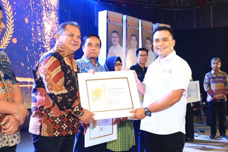 Dukung Keterbukaan Informasi Publik,PT.GIN  Terima Penghargaan PWI Inhil Award 2024