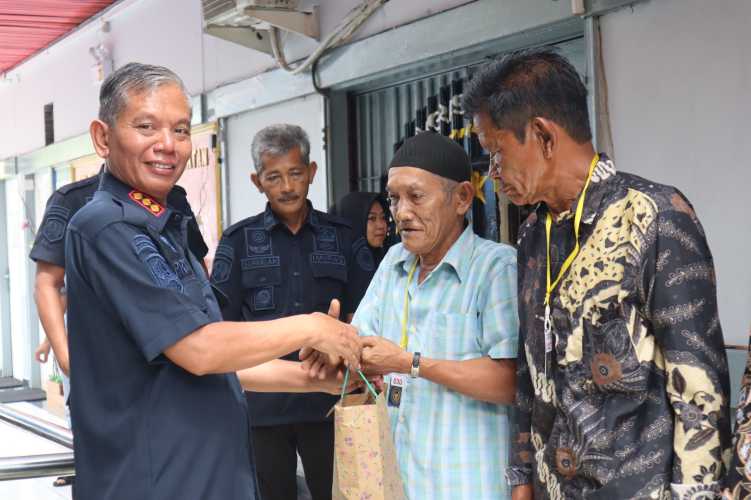 Lapas Tembilahan Gelar Bakti Sosial, Salurkan 17 Paket Sembako untuk Keluarga Warga Binaan