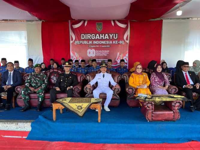 Pemerintah Kecamatan Mandah Gelar Upacara HUT RI Ke-80 dengan Khidmat