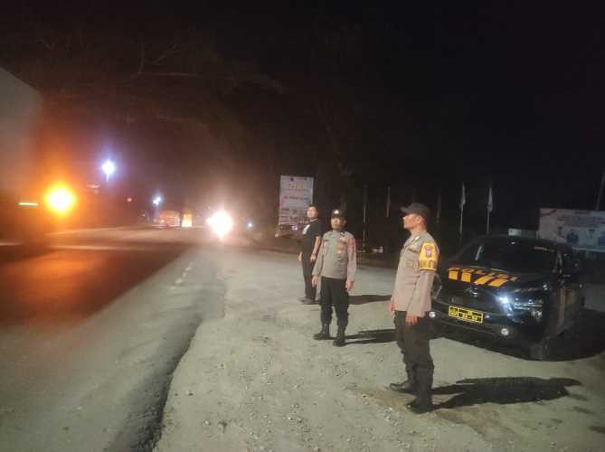Personil Polsek Lima Puluh Laksanakan Patroli Mobile untuk Antisipasi Tawuran dan Geng Motor