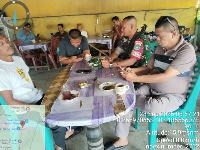 Cangkrukan di Warkop, Sertu Syafrijon Ajak Masyarakat Desa Sungai Luar Benteng Jiwa dari Bahaya Narkoba