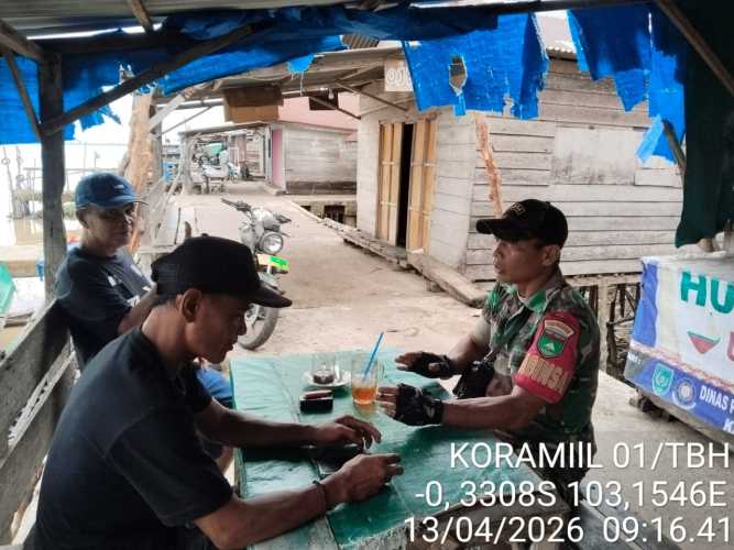 Babinsa Serka Jondri Lakukan Penyuluhan Keselamatan Kerja di Pelabuhan Parit 21