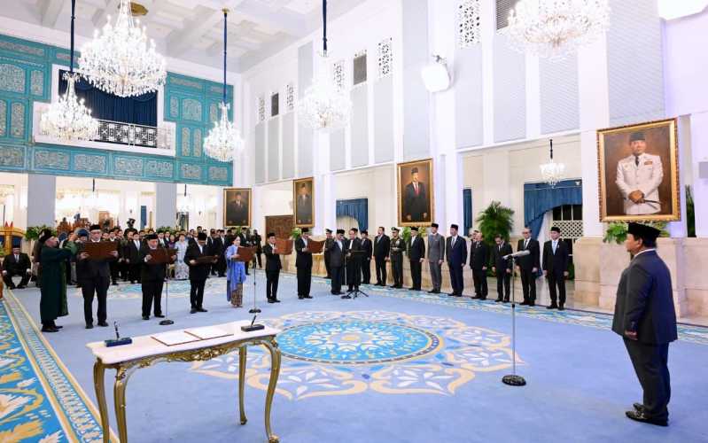 Presiden Prabowo Simak Pengucapan Sumpah Anggota Komisi Yudisial Masa Jabatan 2025–2030