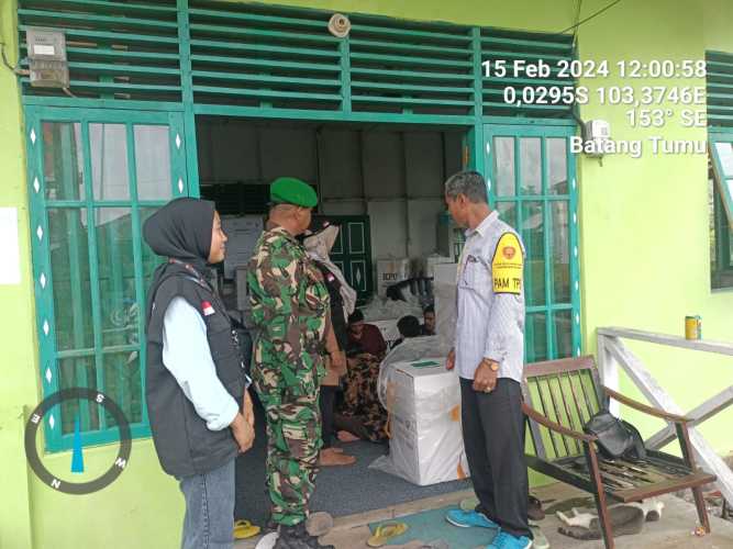 Derasnya Masuk Pengembalian Logistik Pemilu,Serka J.Sialagan Lakukan Pengamanan Gudang Penyimpanan