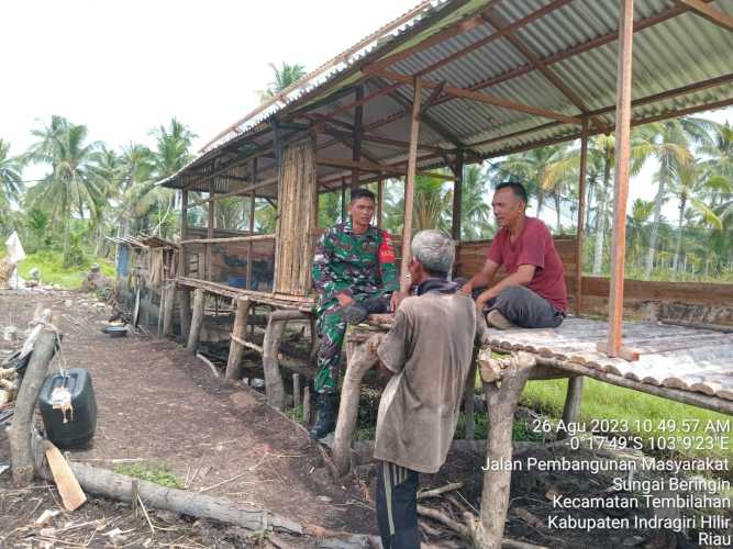 Sertu Deni Sutrisno kunjungi warga petani kelapa