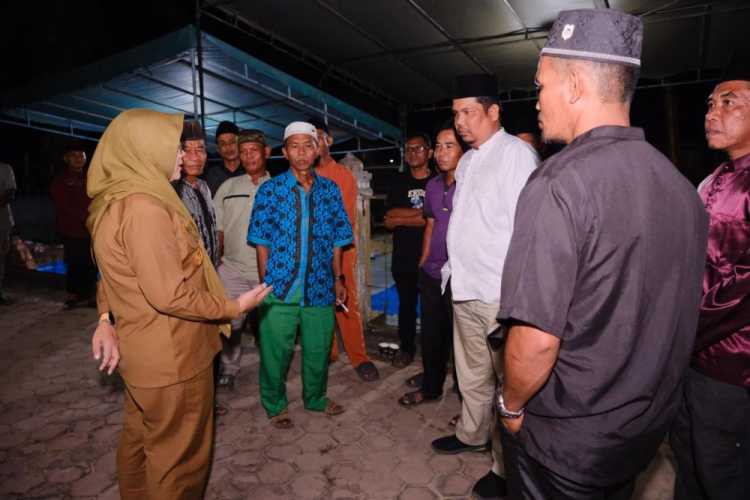 Afni Regent Menempuh Jalan Rusak untuk Bertemu Warga Jepang Selama Safari Ramadan