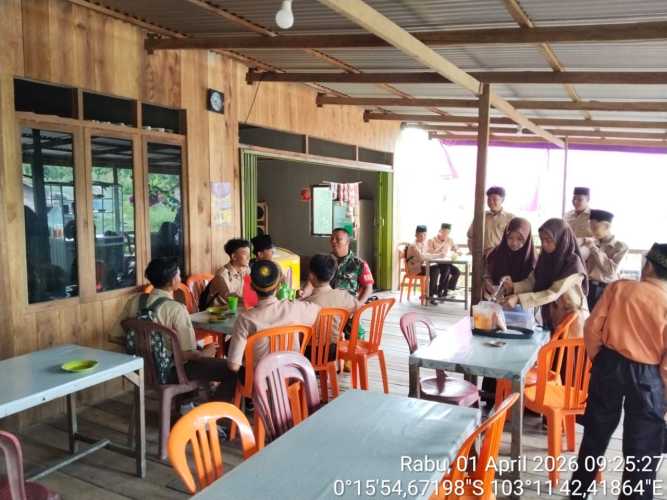 Babinsa Sungai Dusun Ajak Siswa Tekun Belajar dan Mengamalkan Nilai Pancasila