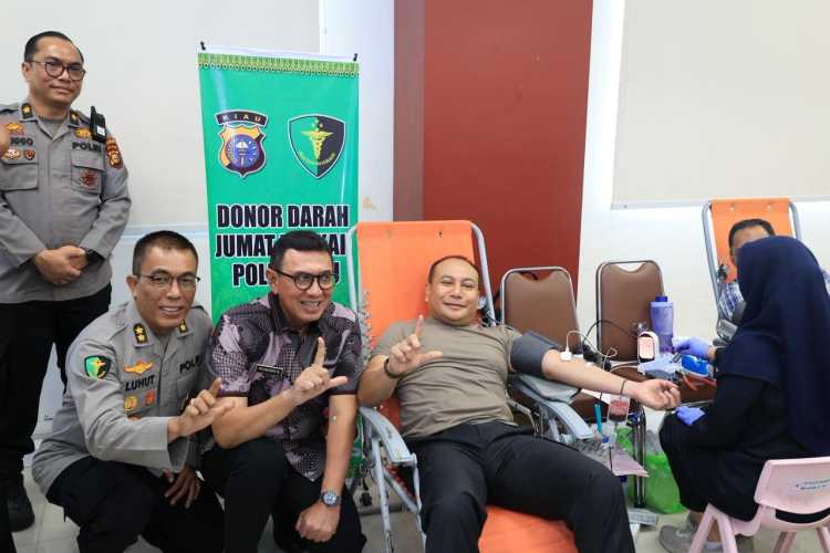 Polda Riau Gelar Donor Darah dalam rangka Jumat Berkah