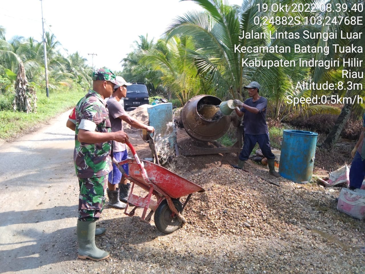 Serda Syafrijon Babinsa Koramil 12/Batang Tuaka Bersemangat Menjalankan Karya Bakti