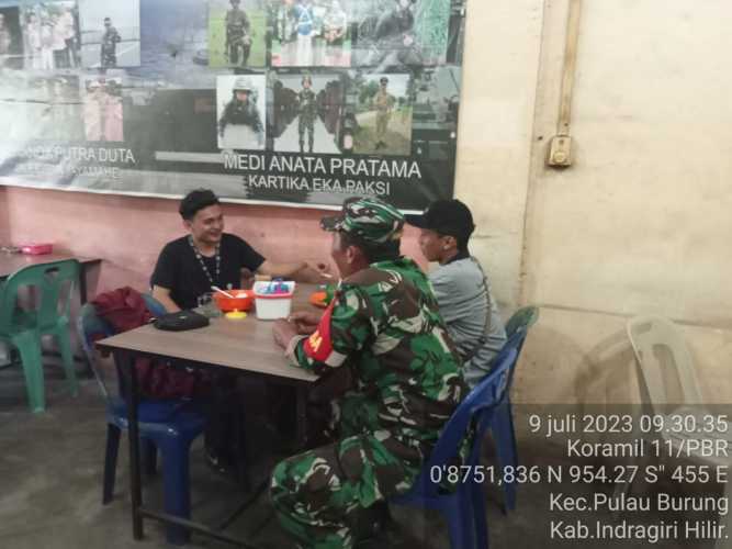 Sertu Wisnu Hartono Duduk Ngopi Bersama Para Pemuda Perkuat Jaring