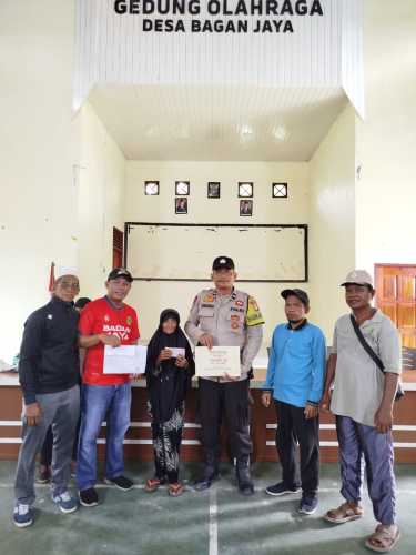 Kepala Desa Bagan Jaya Serahkan BLT DD Tahap 10 dan 11 Kepada Masyarakat Penerima Manfaat