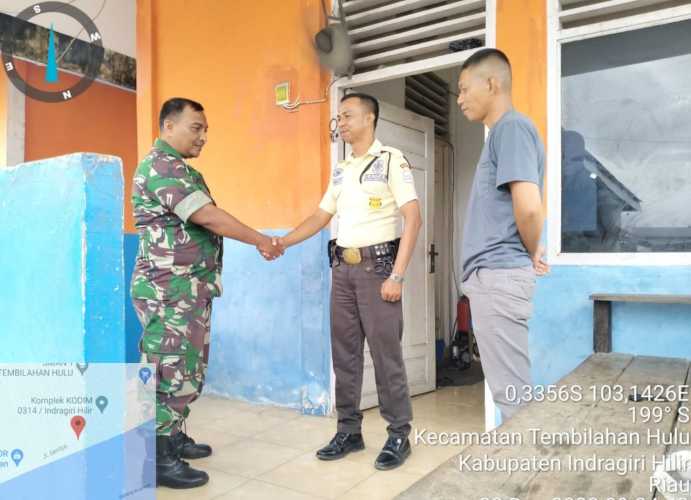 Agar Distribusi Beras Tepat Sasaran, Babinsa Lakukan Pengamanan