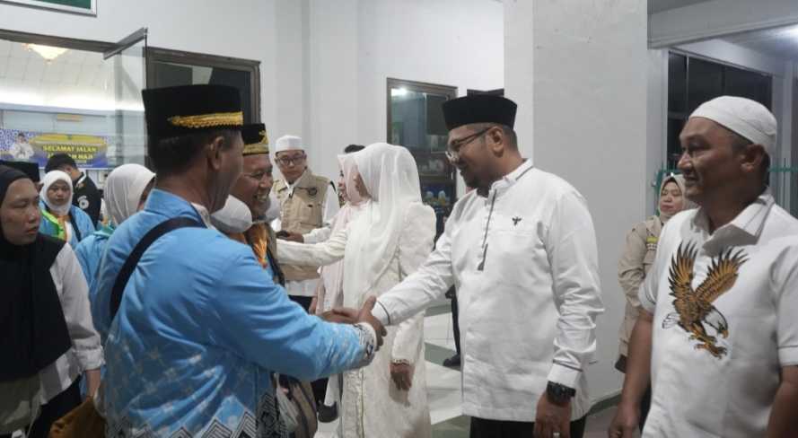 Ketua DPRD Inhil Hadiri Pelepasan Jemaah Haji Kloter XI Embarkasi Batam