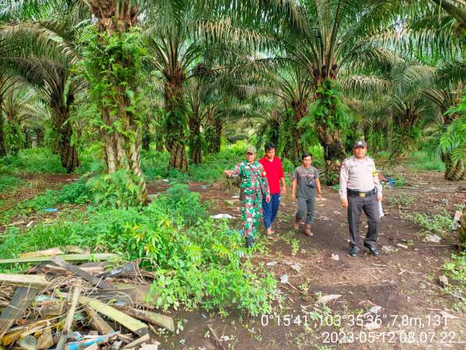 Serda Candra Bastian Bersama Babinkamtibmas Monitoring Lahan Perkebunan