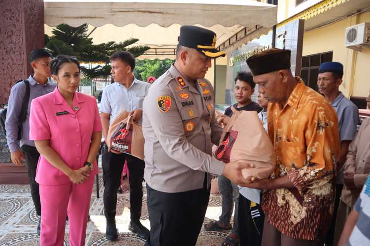 Hari Bhayangkara Ke-79,Kapolres Batu Bara Berikan Bantuan Sosial kepada Kaum Duafa dan Masyarakat Kurang Mampu
