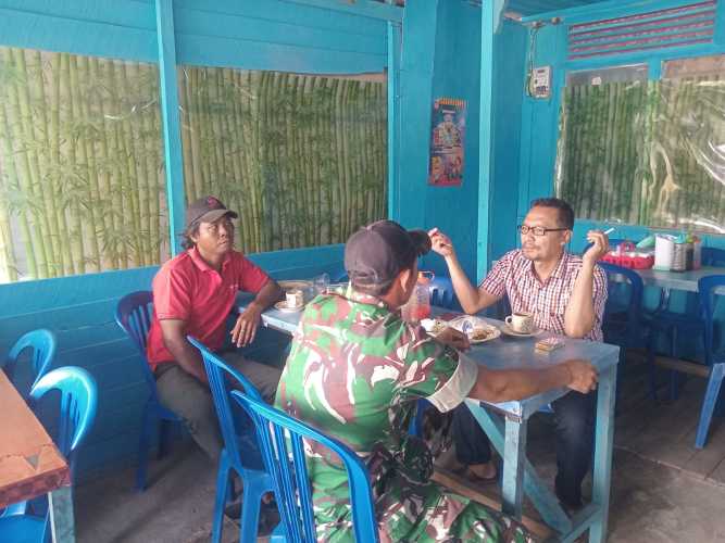 Babinsa Kelurahan Sungai Beringin meningkatkan kualitas SDM setempat melalui dialog sosial