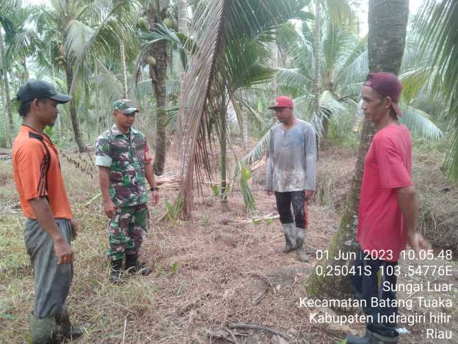 Babinsa Sungai Luar Berikan Keterampilan Penanganan Karhutlah Secara Terpadu