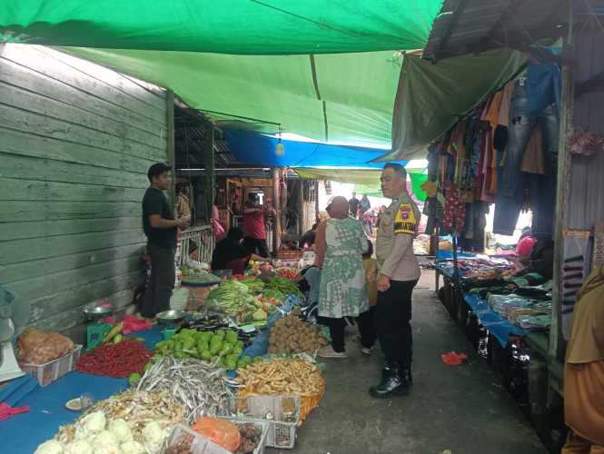 Ramai Lancar di Pasar Tanjung Lajau, Polsek Kuindra Pastikan Keamanan Terjaga
