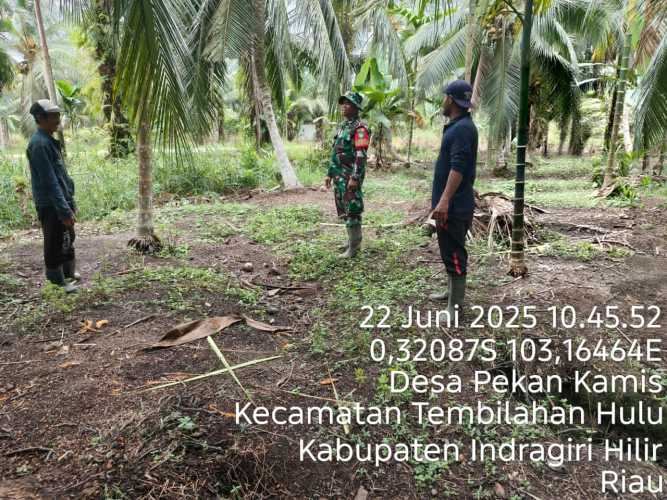 Babinsa Koramil 01/Tembilahan Fokus Patroli Tapal Batas Tanggapi Perselisihan Agraria