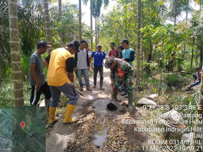 Serka Masri Kebut Goro Perbaikan Jalan Desa