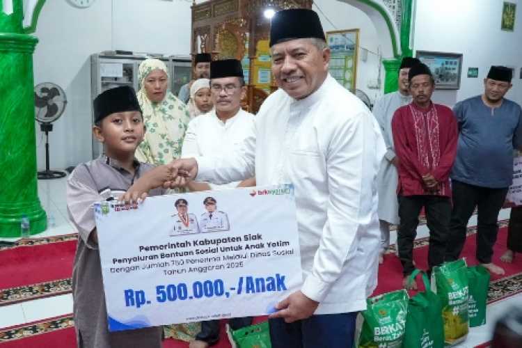 Bupati Alfedri Berikan Santunan Kepada 780 Anak Yatim Se- Kabupaten Siak