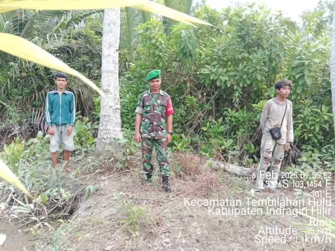 Patroli Karhutla, Babinsa Koramil 01/Tbh Pastikan Situasi Aman