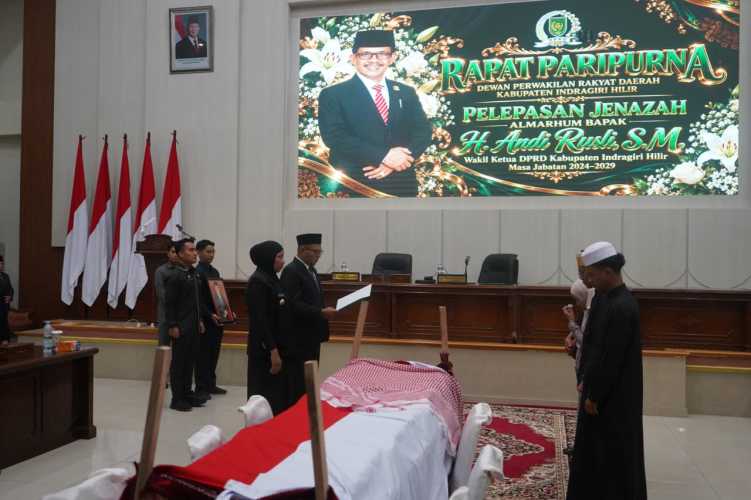 Wakil Bupati Yuliantini Hadiri Pelepasan Jenazah H. Andi Rusli, Antarkan Hingga ke Pemakaman di Keritang