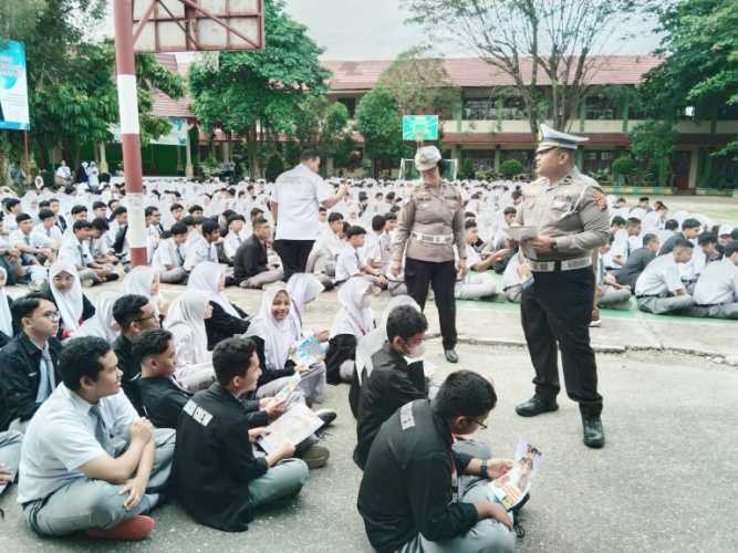 Tim Cooling System Ditlantas Polda Riau Gelar Sosialisasi dan Edukasi Generasi Z .