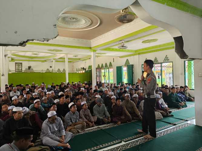 Satlantas Polres Inhil Berikan Edukasi Keselamatan Berlalu Lintas Kepada Para Santri