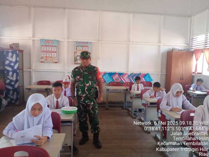 Babinsa Sertu Anton Dukung Program Makan Bergizi Gratis di Sekolah Tembilahan