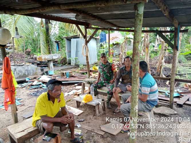 Babinsa Ringin Jaya Mewujudkan Pentingnya Menjaga Persatuan dan Kesatuan di Masa Pilkada