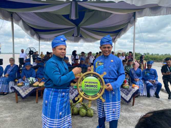 Gubri Luncurkan Kapal Roro Line Tembilahan - Batam, Kado Milad Inhil Ke -60